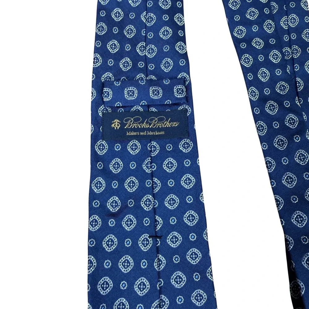 Brooks Brothers Necktie Mens OS Navy Blue Geometric Medallion Silk Woven Italy